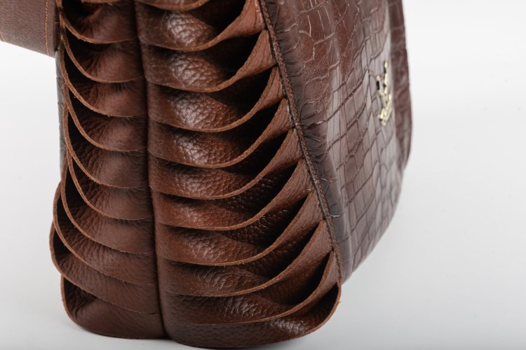 LEATHER SHOULDER BAG IN BROWN