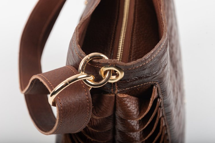 LEATHER SHOULDER BAG IN BROWN