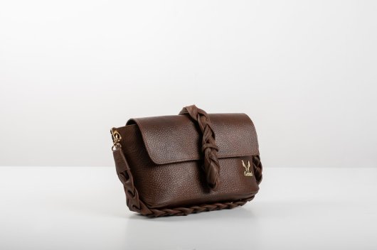 BRAIDED LEATHER BAG WITH FLAP IN BROWN