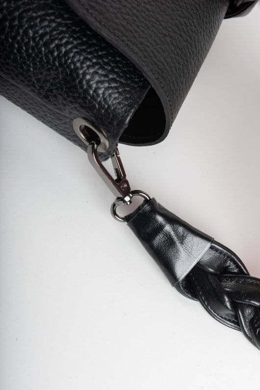 BRAIDED LEATHER BAG WITH FLAP IN BLACK