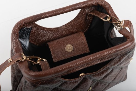 CLASP HANDLE LEATHER HANDBAG IN BROWN