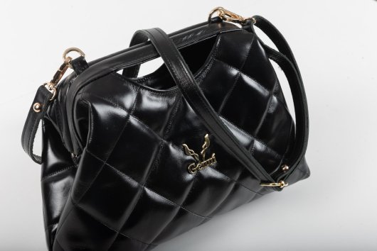 CLASP HANDLE LEATHER QUILTED HANDBAG IN BLACK