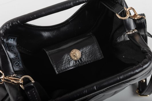 CLASP HANDLE LEATHER QUILTED HANDBAG IN BLACK