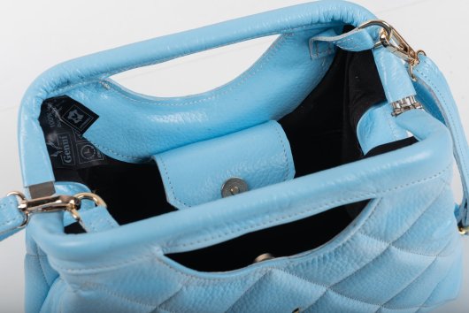 CLASP HANDLE LEATHER HANDBAG IN LIGHT BLUE