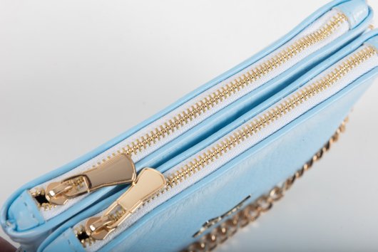 2 IN 1 CLUTCH BAG IN LIGHT BLUE