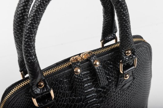 LEATHER HANDBAG IN BLACK