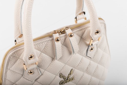 LEATHER QUILTED HANDBAG IN CREAM