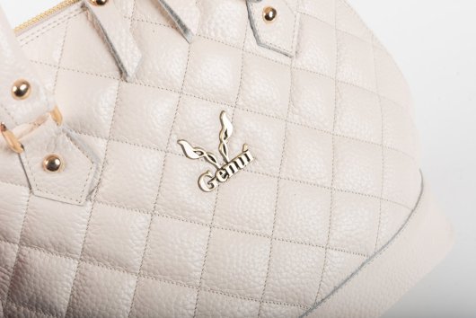 LEATHER QUILTED HANDBAG IN CREAM