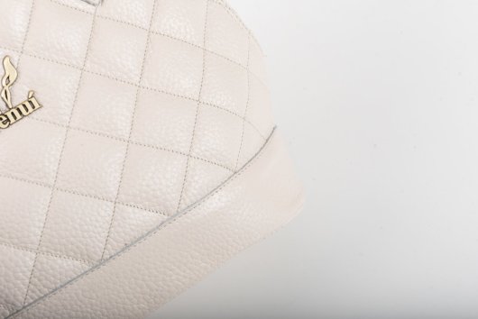 LEATHER QUILTED HANDBAG IN CREAM