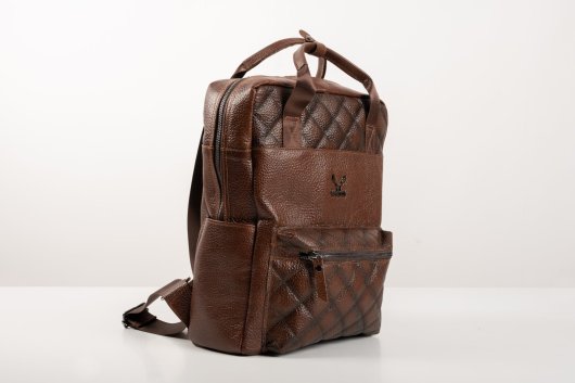 BACKPACK WITH ZIPPER IN BROWN