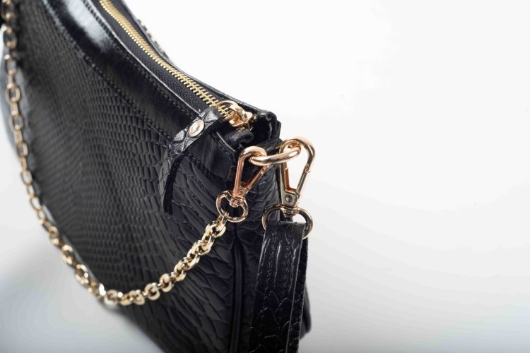 LEATHER SHOULDER BAG WITH CHAIN IN BLACK