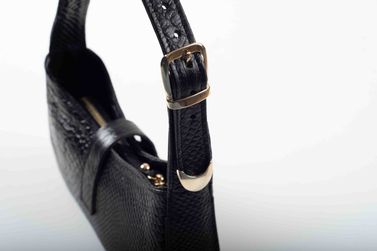 LEATHER SHOULDER BAG IN BLACK