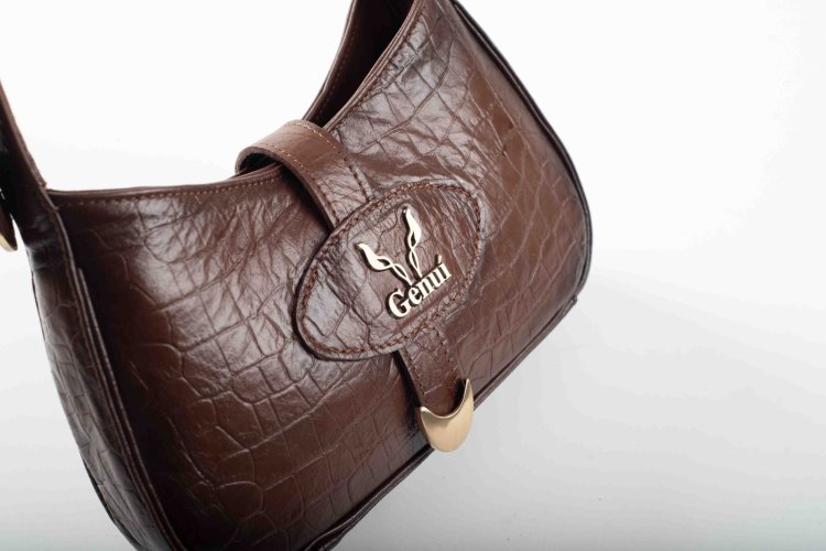 LEATHER SHOULDER BAG IN BROWN