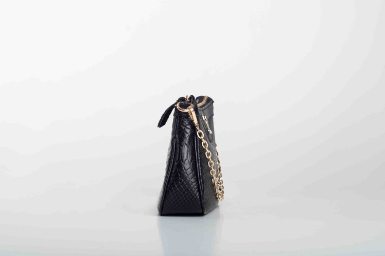 LEATHER SHOULDER BAG WITH CHAIN IN BLACK