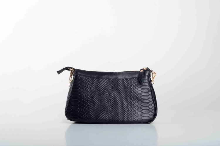 LEATHER SHOULDER BAG WITH CHAIN IN BLACK