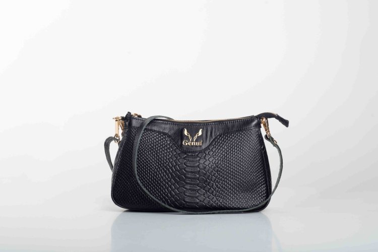 LEATHER SHOULDER BAG WITH CHAIN IN BLACK