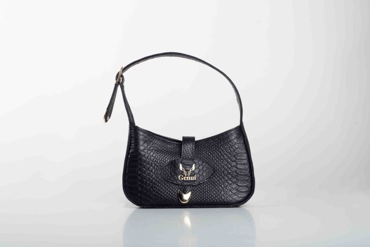 LEATHER SHOULDER BAG IN BLACK