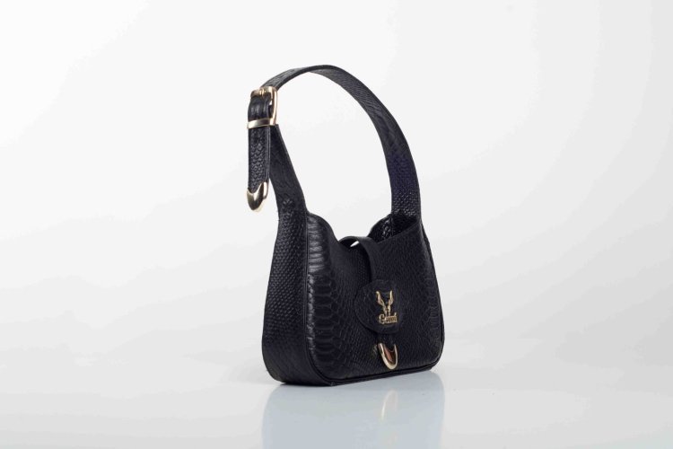 LEATHER SHOULDER BAG IN BLACK