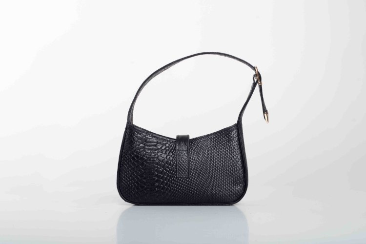 LEATHER SHOULDER BAG IN BLACK
