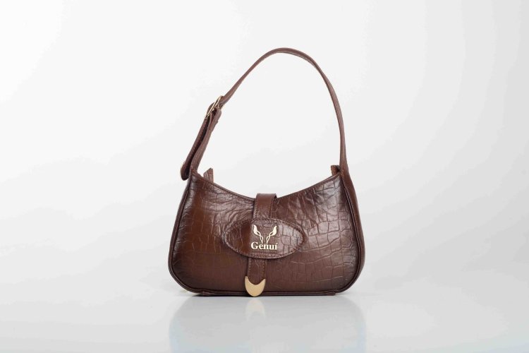 LEATHER SHOULDER BAG IN BROWN