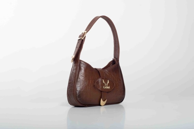 LEATHER SHOULDER BAG IN BROWN