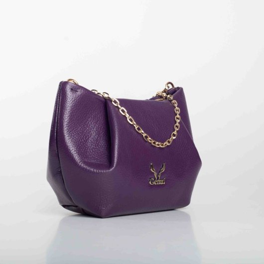 PLEATED LEATHER SHOULDER BAG IN PURPLE