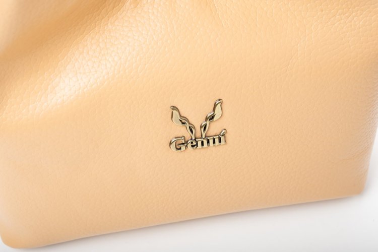 ROUND-HANDLE LEATHER BAG IN POWDER