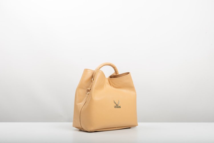 ROUND-HANDLE LEATHER BAG IN POWDER