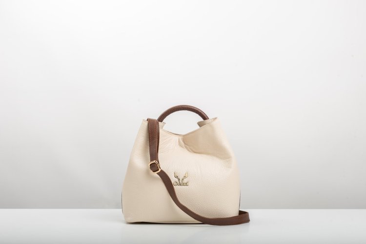 ROUND-HANDLE LEATHER BAG IN CREAM