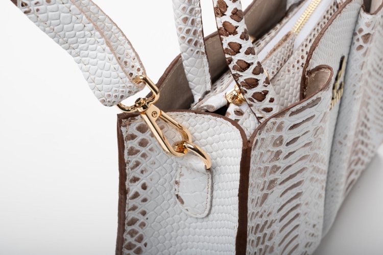 V LEATHER BAG IN WHITE