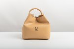ROUND-HANDLE LEATHER BAG IN POWDER