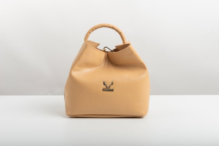 ROUND-HANDLE LEATHER BAG IN POWDER