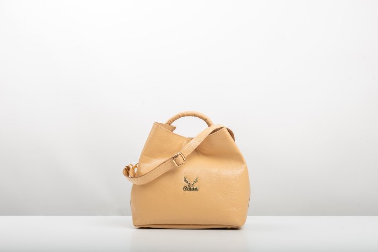 ROUND-HANDLE LEATHER BAG IN POWDER