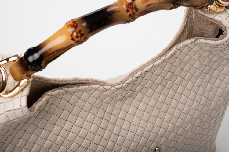 BAMBOO HANDLE LEATHER BAG IN CREAM