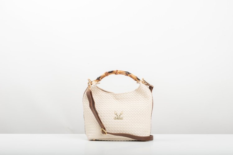 BAMBOO HANDLE LEATHER BAG IN CREAM