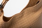 BAMBOO HANDLE LEATHER BAG IN POWDER